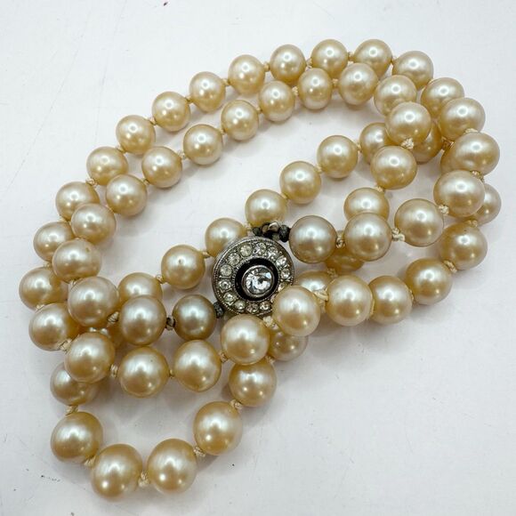 Vintage Glass Pearl Necklace Iridescent Strand Ornate Box Clasp   Classy 24” - Picture 1 of 11